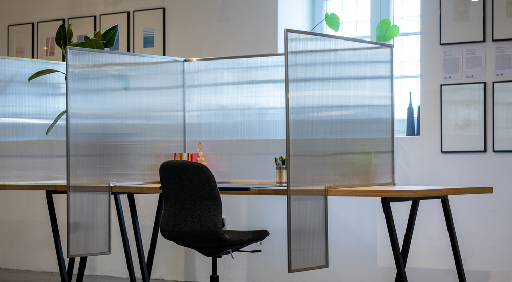 Why polycarbonate is the perfect material for office partition